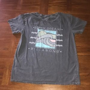 Billabong T shirt 🌼